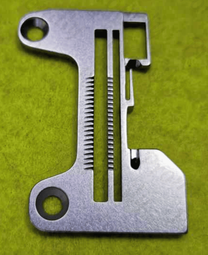 Пластина игольная 277502Р15 (20715010) с отверстием под леску от магазина Promily в Краснодаре