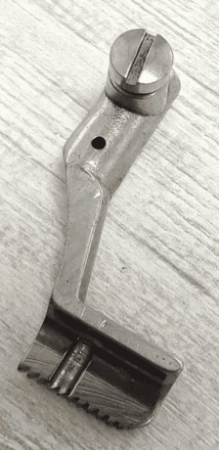Лапка прижимная внутренняя Pfaff 145 (7.9 mm) 2/158 от магазина Promily в Краснодаре